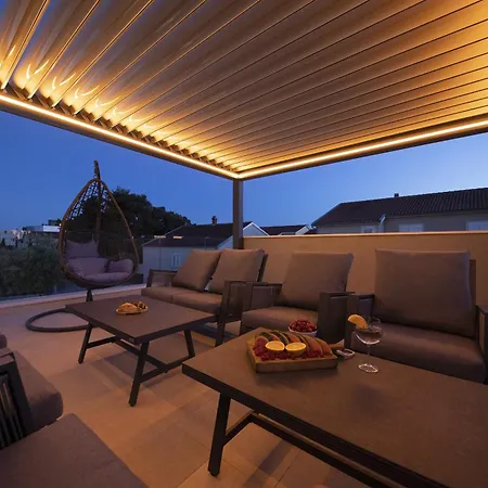 Mary Lou With Heated Pool Villa Zara