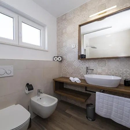 Villa Mary Lou With Heated Pool