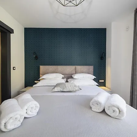 Mary Lou With Heated Pool Villa *