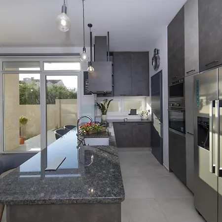 Mary Lou With Heated Pool *