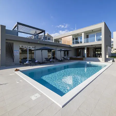 Mary Lou With Heated Pool *