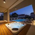 Mary Lou With Heated Pool Βίλα *