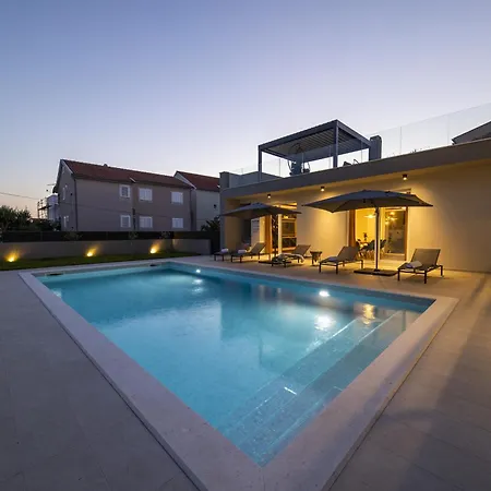 Mary Lou With Heated Pool *