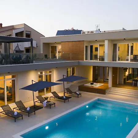 Mary Lou With Heated Pool * Ζαντάρ