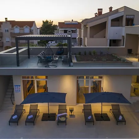 Mary Lou With Heated Pool Ζαντάρ