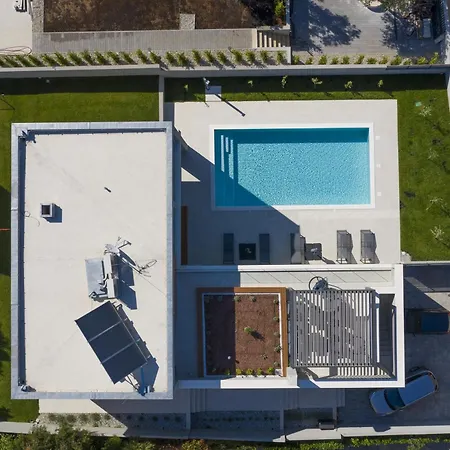 Mary Lou With Heated Pool Βίλα