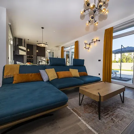 Mary Lou With Heated Pool Villa