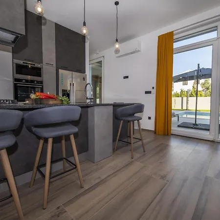 Mary Lou With Heated Pool * Zadar